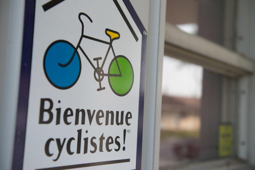 Au Doc Motel Repentigny Zewnętrze zdjęcie