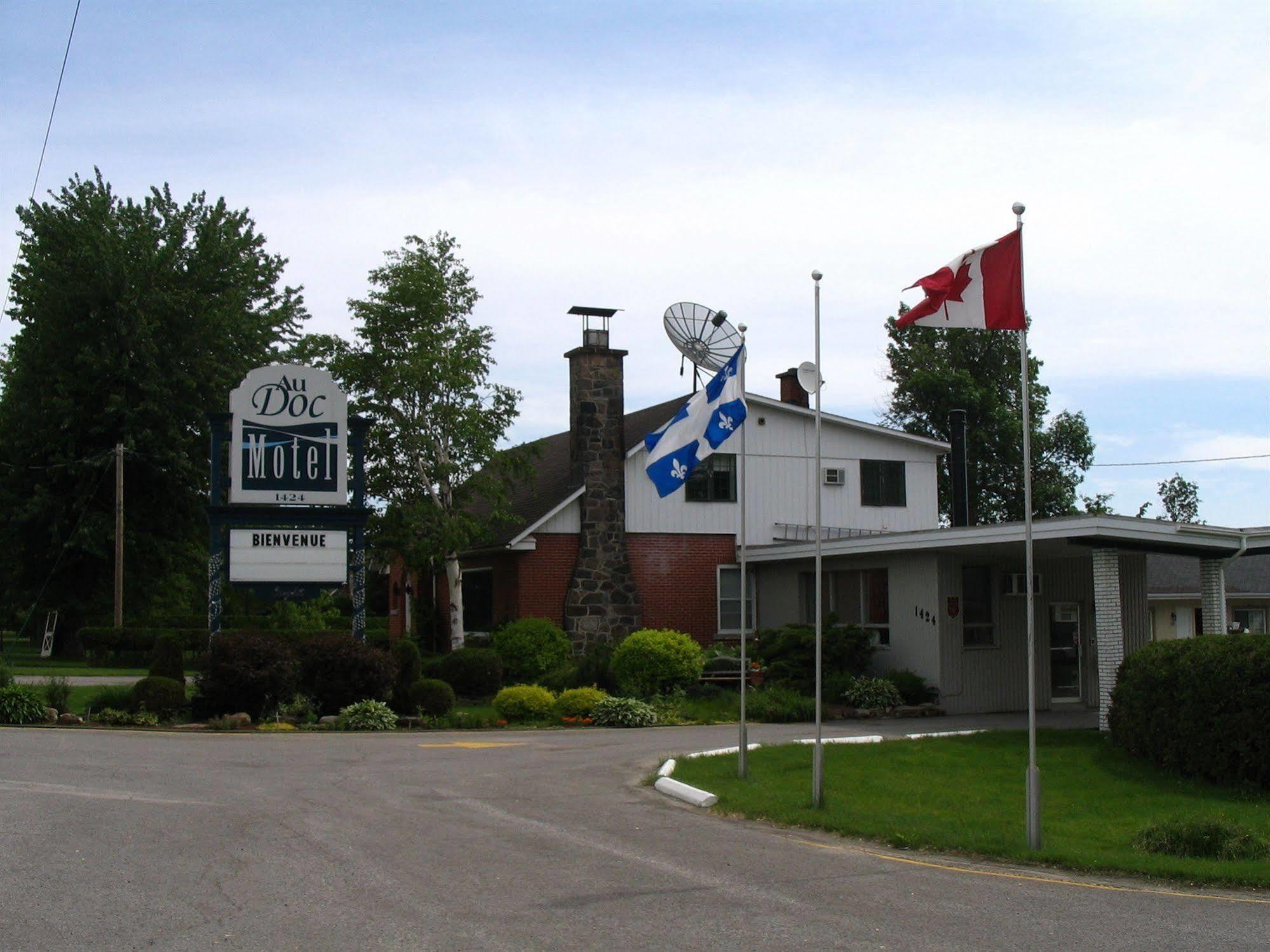 Au Doc Motel Repentigny Zewnętrze zdjęcie