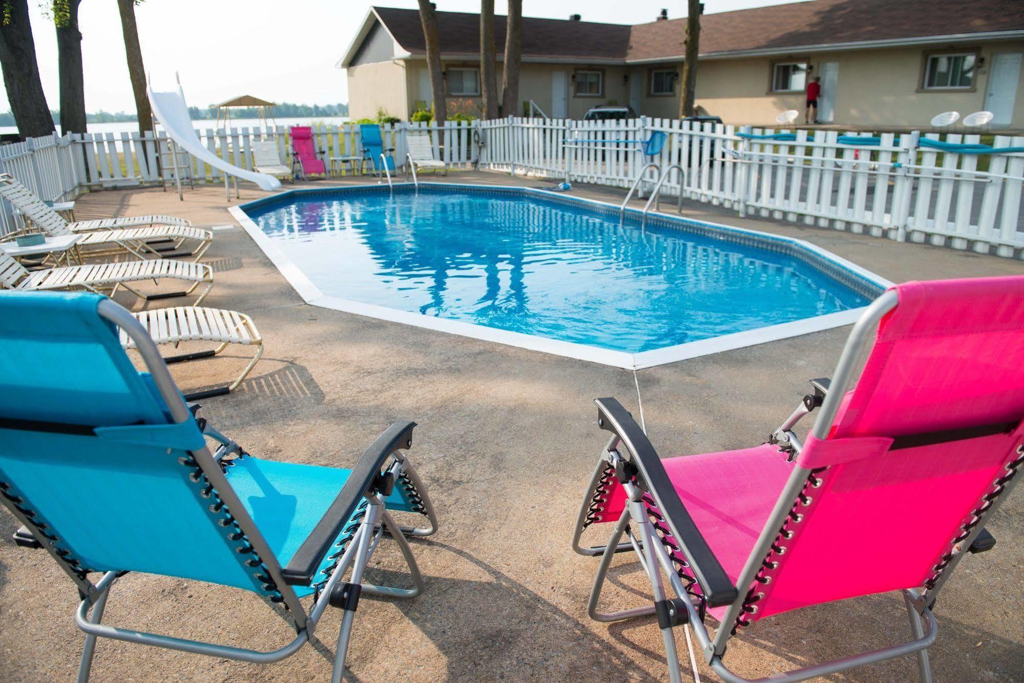 Au Doc Motel Repentigny Zewnętrze zdjęcie
