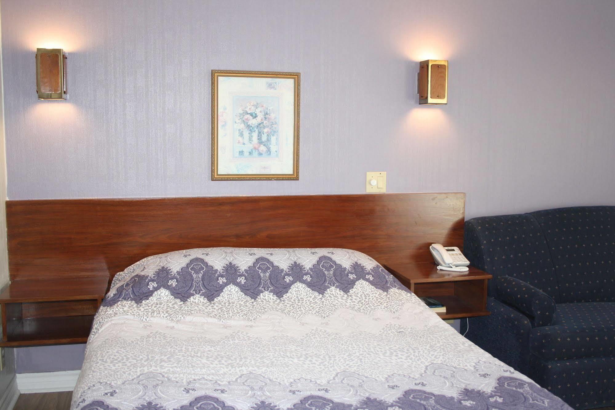 Au Doc Motel Repentigny Zewnętrze zdjęcie