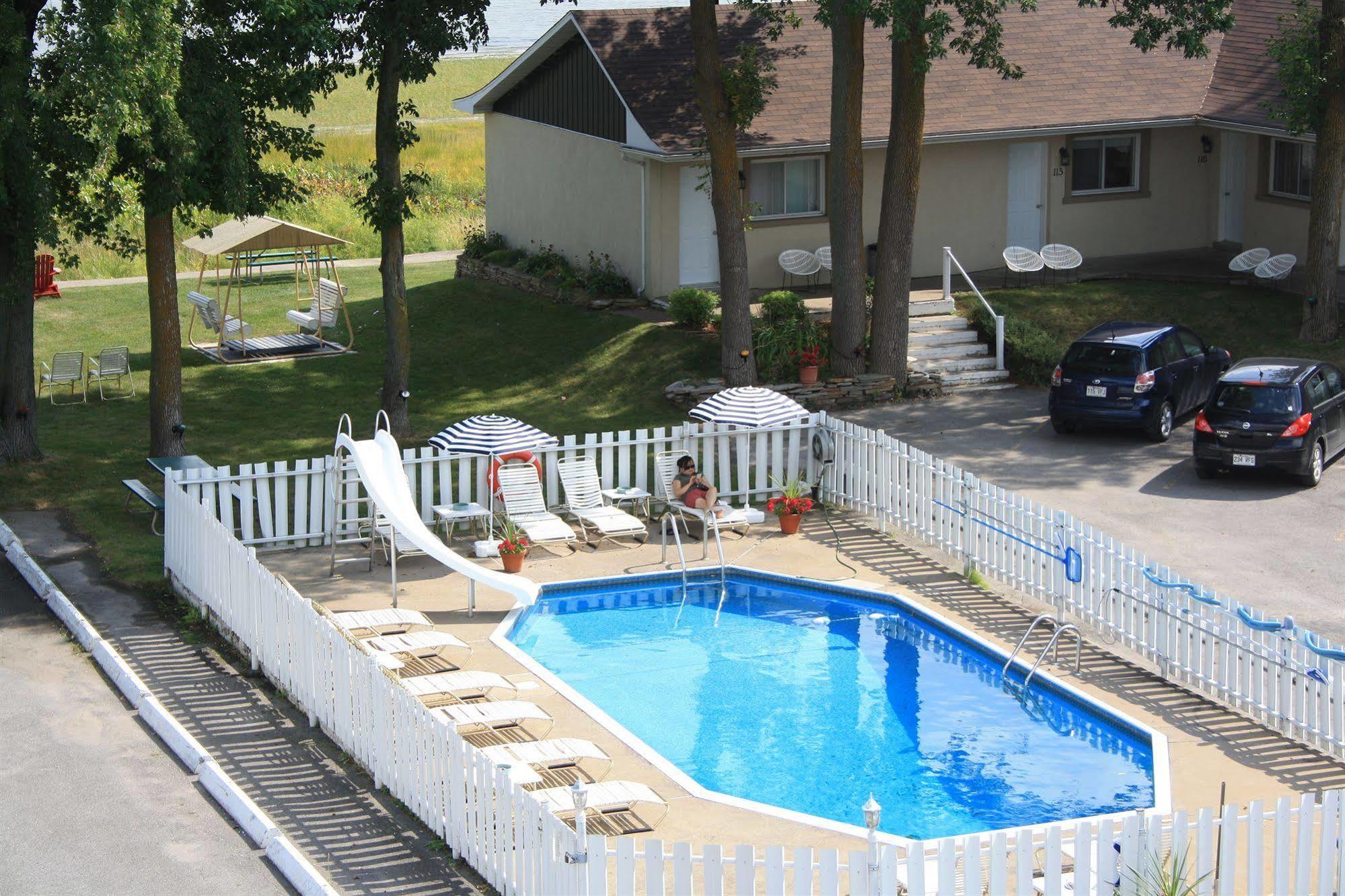 Au Doc Motel Repentigny Zewnętrze zdjęcie