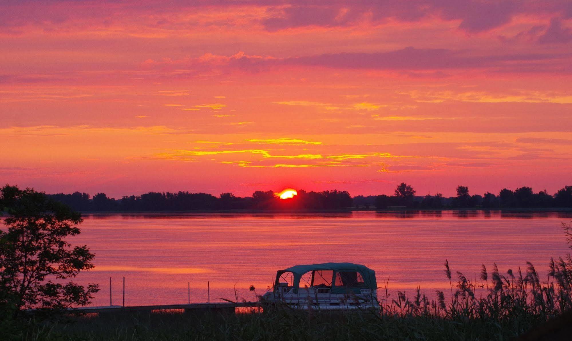Au Doc Motel Repentigny Zewnętrze zdjęcie